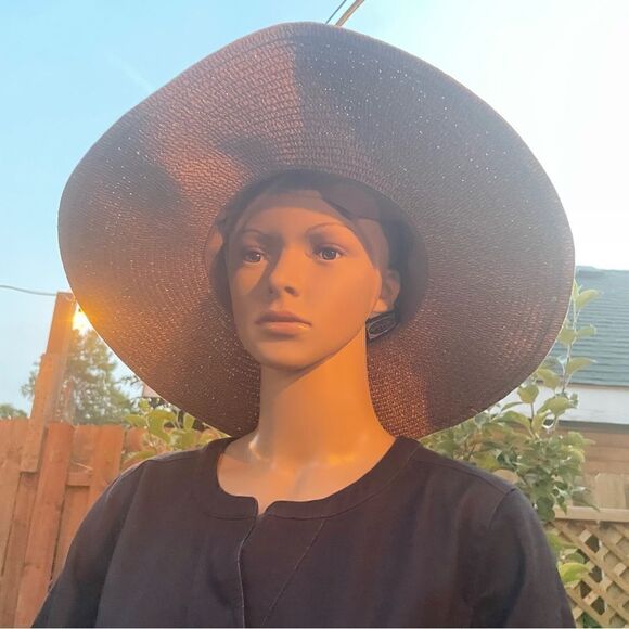 Straw hat with shells - Picture 2 of 6